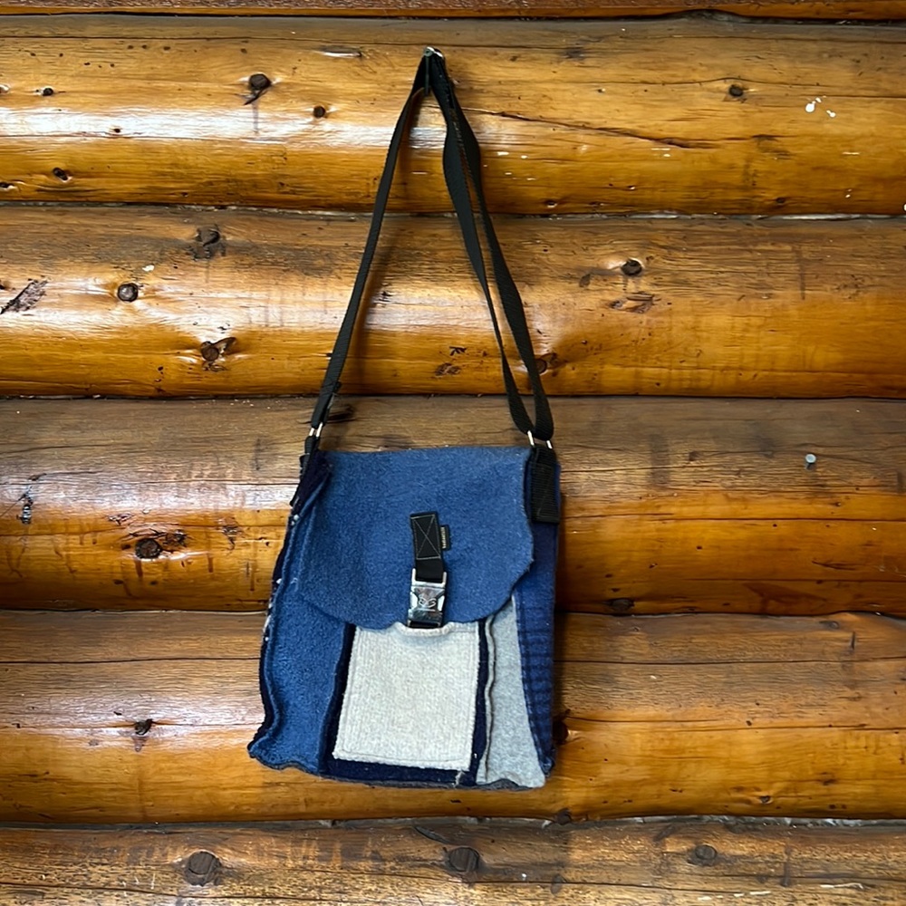 Baabaazuzu Recycled wool bag